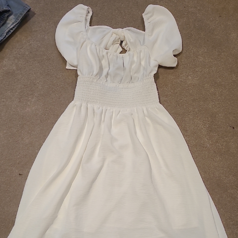 Elegant White Backless Dress